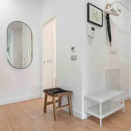 Apartment Fresh & Stylish With Parking By Rems *