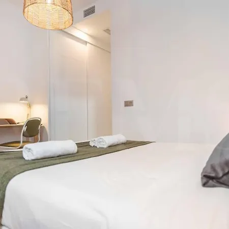 Apartment Fresh & Stylish With Parking By Rems *