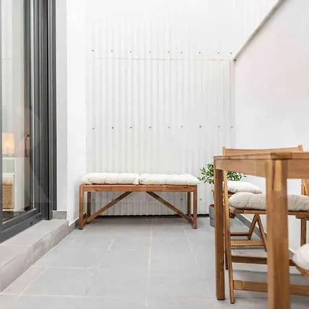 Fresh & Stylish With Parking By Rems *