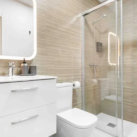 Apartment Fresh & Stylish With Parking By Rems