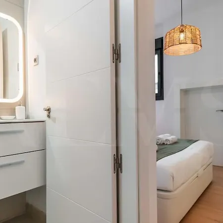 Fresh & Stylish With Parking By Rems Málaga